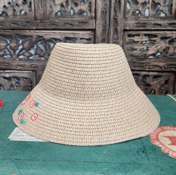 Janie and Jack Floral Embroidered Straw Hat. 6-12m. Baby Girl - Picture 2 of 4